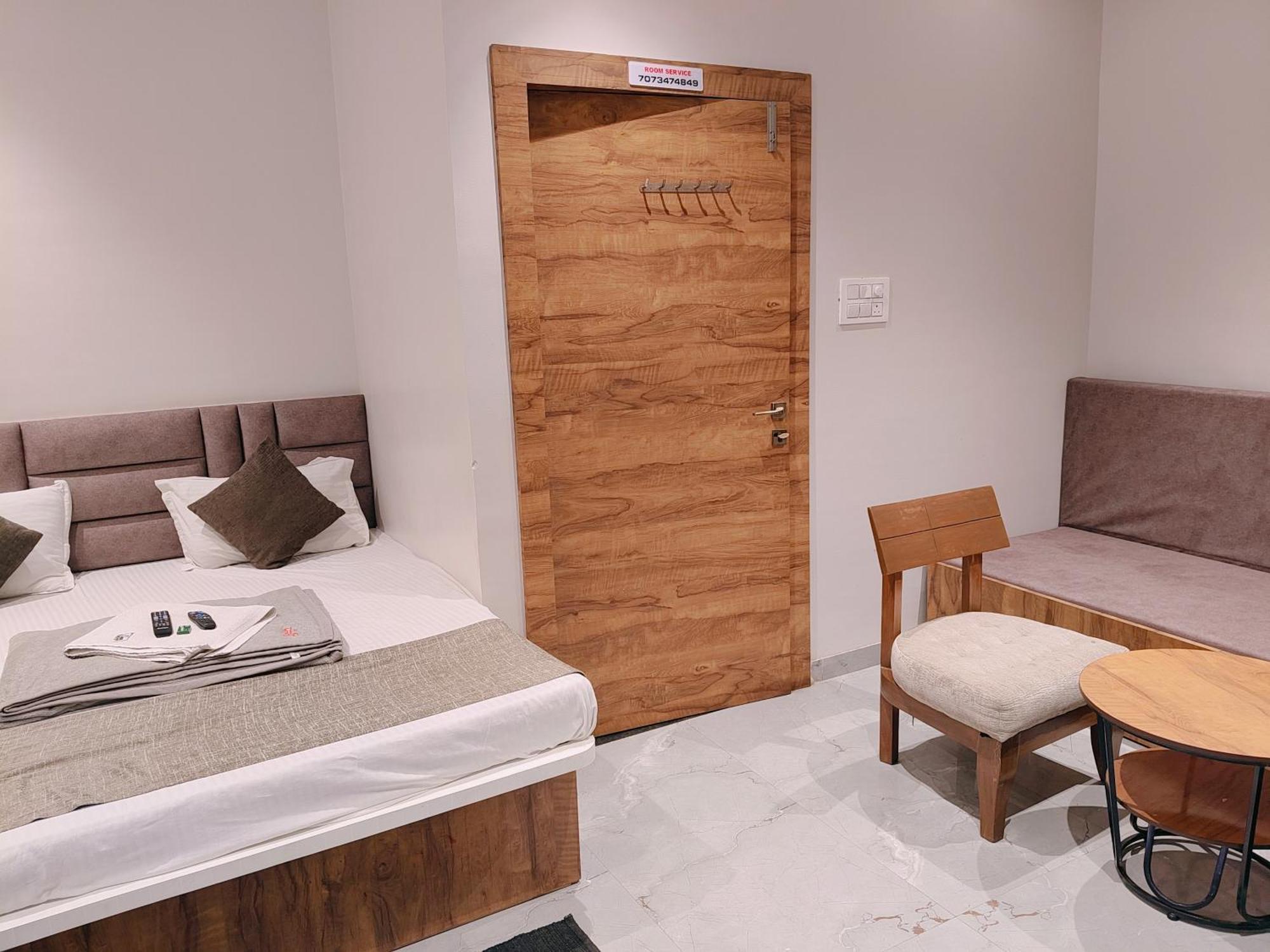 Hotel Pragati Inn Ahmednagar Exterior photo