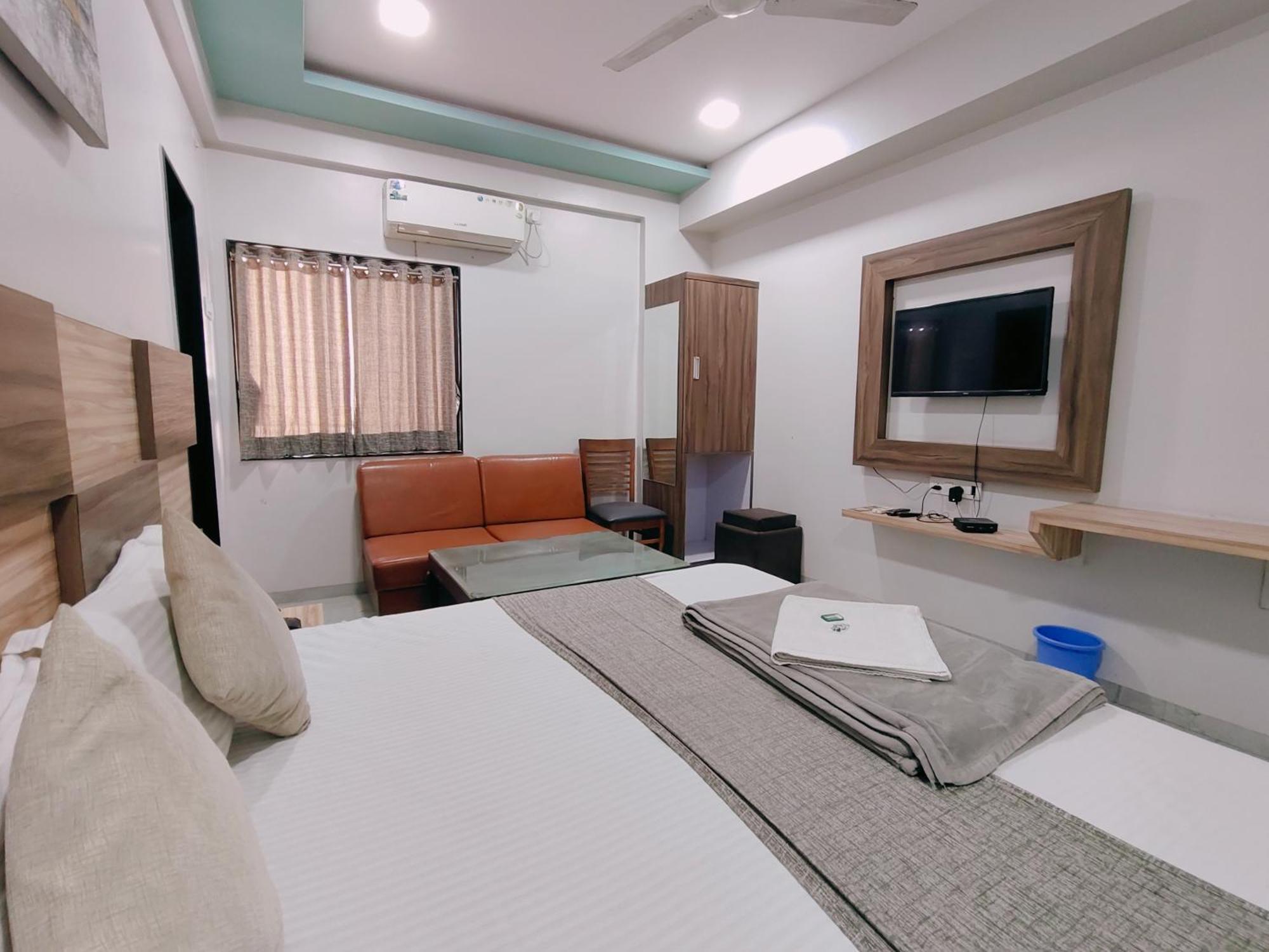 Hotel Pragati Inn Ahmednagar Exterior photo